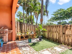 964 NW 100th Ave, Pembroke Pines FL 33024