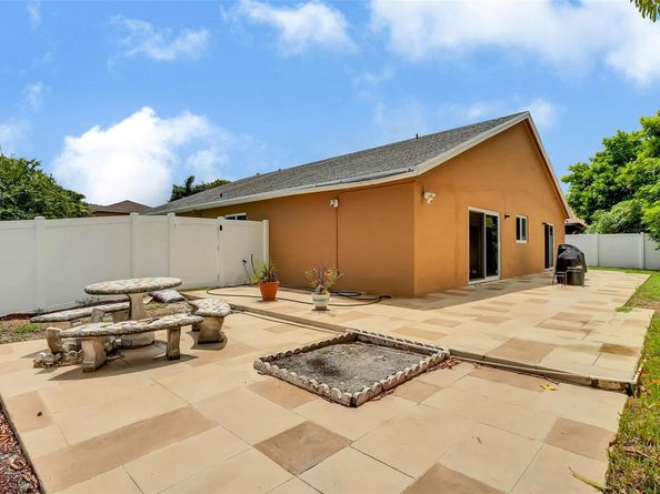 9581 Boulder St, Miramar FL 33025