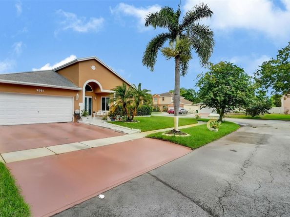 9581 Boulder St, Miramar FL 33025