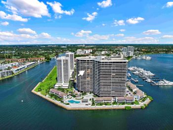 100 Lakeshore Drive