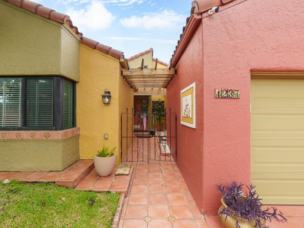 1237 SW 87th Ter, Plantation FL 33324