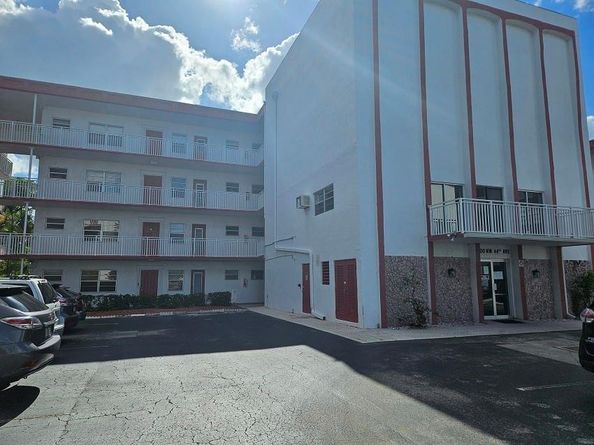 4000 NW 44 Ave 210, Lauderdale Lakes FL 33319