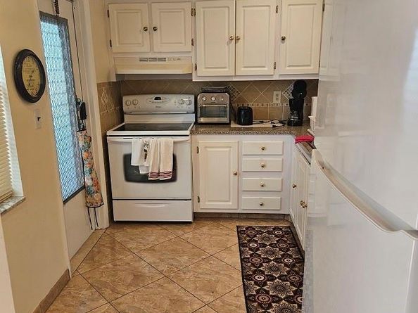 4000 NW 44 Ave 210, Lauderdale Lakes FL 33319