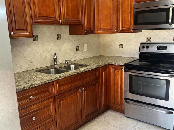 8 Lake Arbor Drive, Palm Springs FL 33461