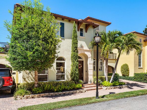 121 Via Poinciana Lane, Boca Raton FL 33487