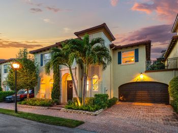 121 Via Poinciana Lane