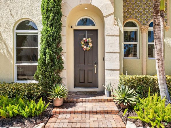 121 Via Poinciana Lane, Boca Raton FL 33487