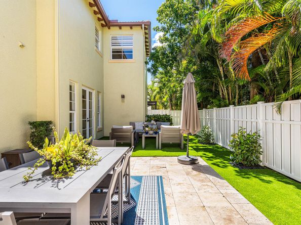 121 Via Poinciana Lane, Boca Raton FL 33487