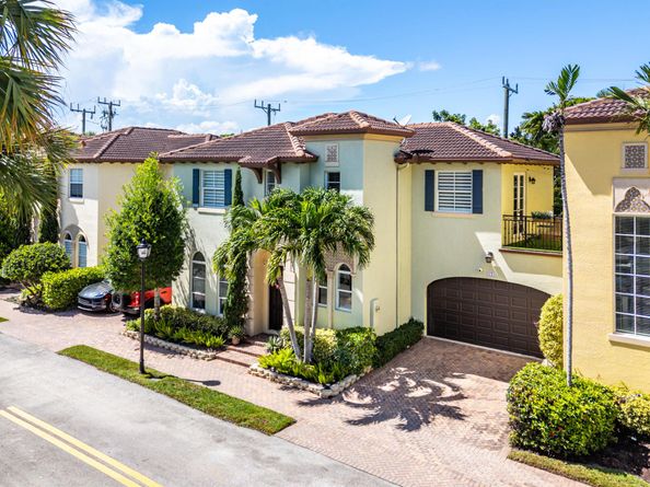 121 Via Poinciana Lane, Boca Raton FL 33487