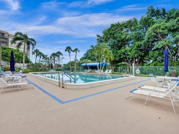 1100 Saint Charles Pl 612, Pembroke Pines FL 33026