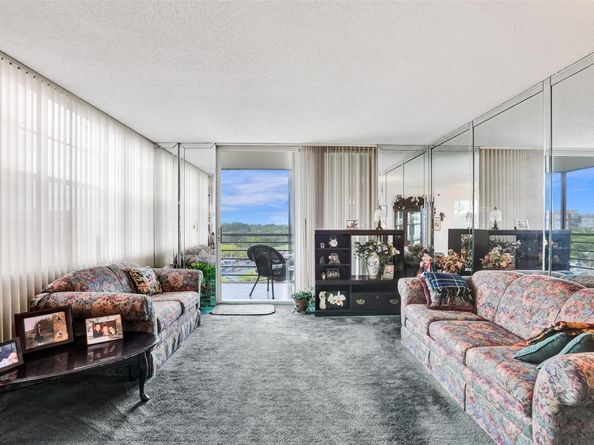 1100 Saint Charles Pl 612, Pembroke Pines FL 33026