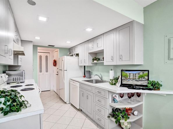 1100 Saint Charles Pl 612, Pembroke Pines FL 33026