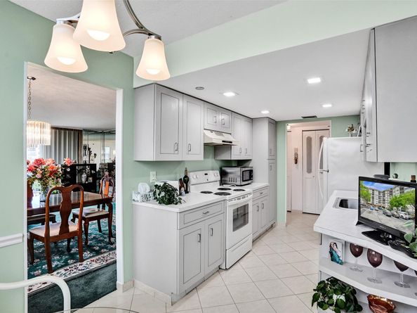 1100 Saint Charles Pl 612, Pembroke Pines FL 33026