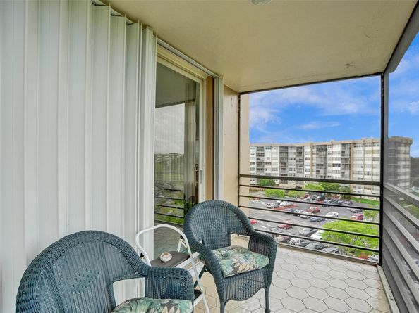 1100 Saint Charles Pl 612, Pembroke Pines FL 33026