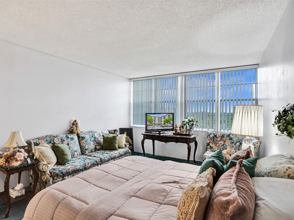 1100 Saint Charles Pl 612, Pembroke Pines FL 33026