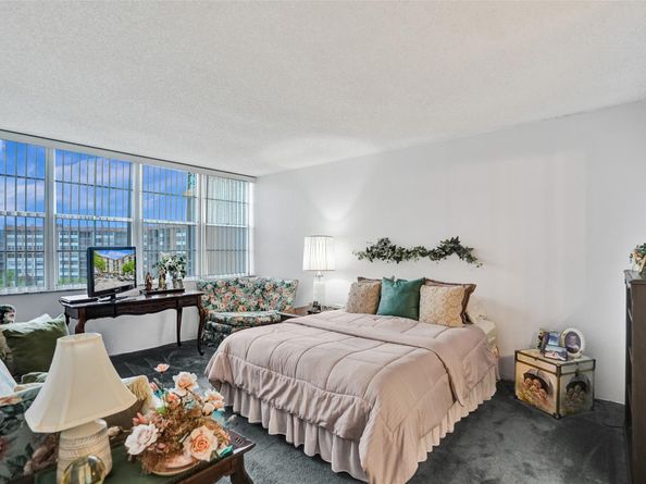 1100 Saint Charles Pl 612, Pembroke Pines FL 33026