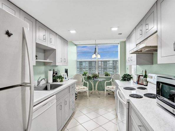 1100 Saint Charles Pl 612, Pembroke Pines FL 33026