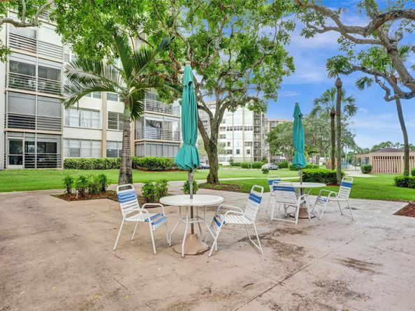 1100 Saint Charles Pl 612, Pembroke Pines FL 33026