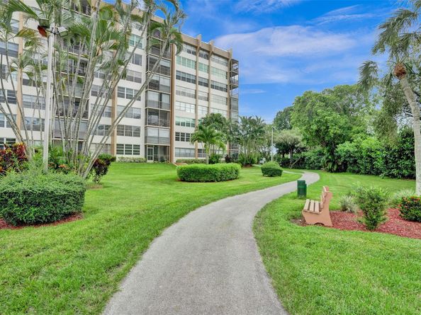 1100 Saint Charles Pl 612, Pembroke Pines FL 33026