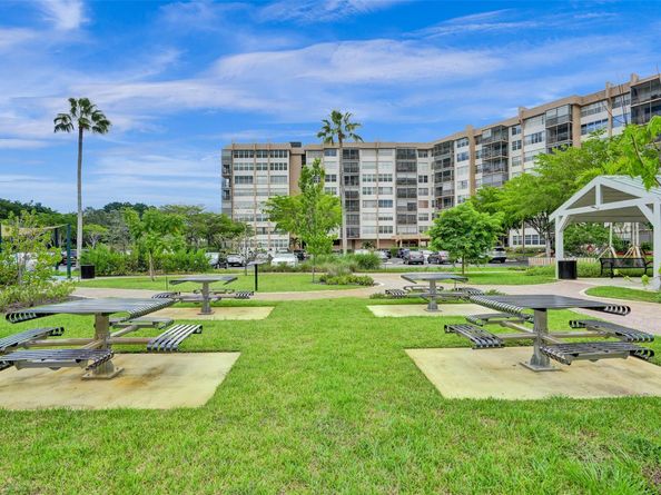 1100 Saint Charles Pl 612, Pembroke Pines FL 33026