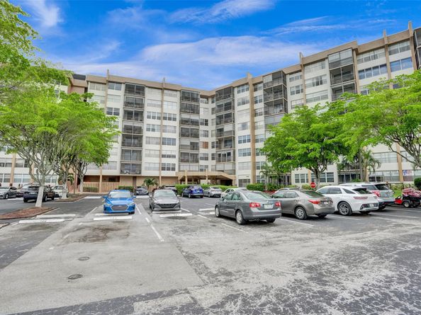 1100 Saint Charles Pl 612, Pembroke Pines FL 33026