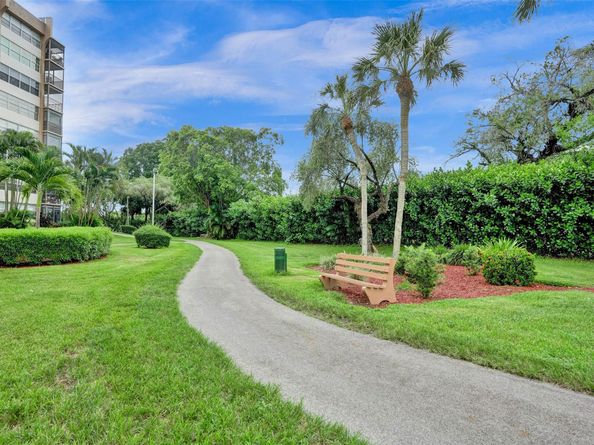 1100 Saint Charles Pl 612, Pembroke Pines FL 33026