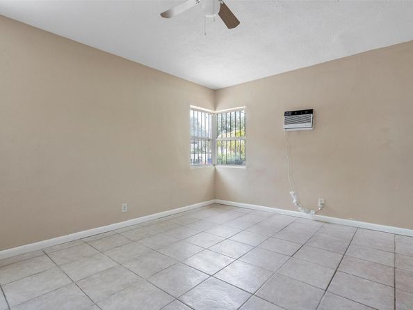 7530 NE 3rd Ave, Miami FL 33138