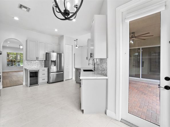 7098 NW 111th Ter, Parkland FL 33076