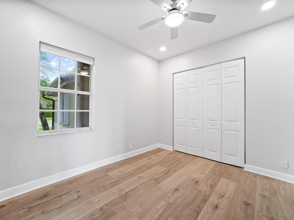 7098 NW 111th Ter, Parkland FL 33076