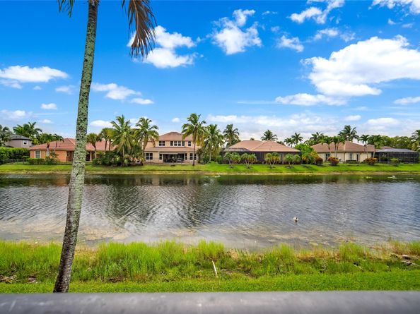 7098 NW 111th Ter, Parkland FL 33076