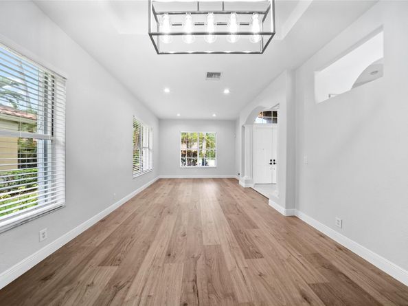 7098 NW 111th Ter, Parkland FL 33076