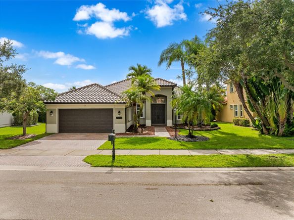 7098 NW 111th Ter, Parkland FL 33076