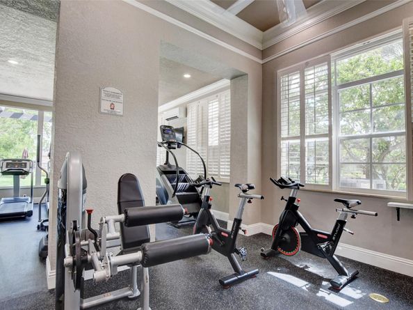 7098 NW 111th Ter, Parkland FL 33076