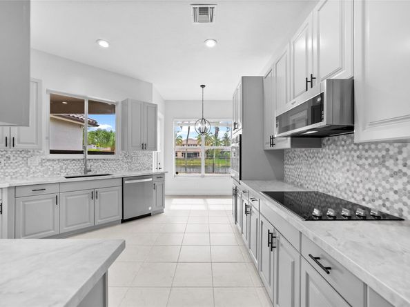 7098 NW 111th Ter, Parkland FL 33076