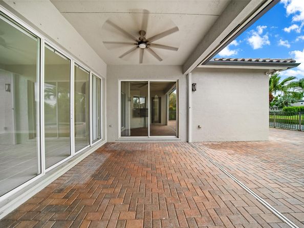 7098 NW 111th Ter, Parkland FL 33076