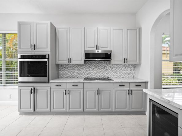 7098 NW 111th Ter, Parkland FL 33076