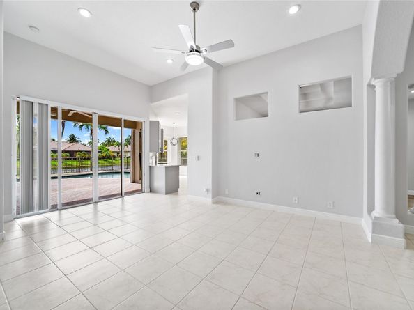 7098 NW 111th Ter, Parkland FL 33076