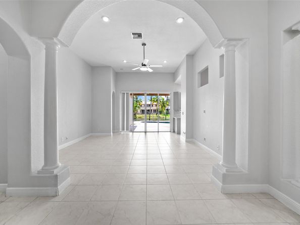 7098 NW 111th Ter, Parkland FL 33076