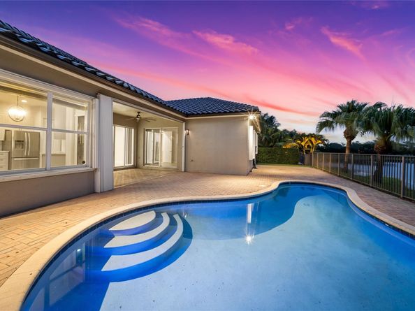 7098 NW 111th Ter, Parkland FL 33076