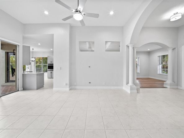 7098 NW 111th Ter, Parkland FL 33076