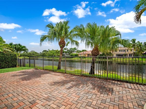 7098 NW 111th Ter, Parkland FL 33076