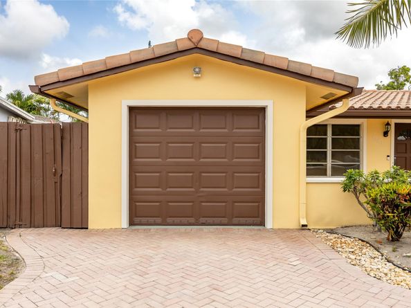 1680 NW 43rd St, Oakland Park FL 33309