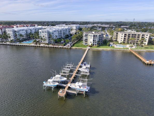 1206 S Lake Drive 504, Lantana FL 33462