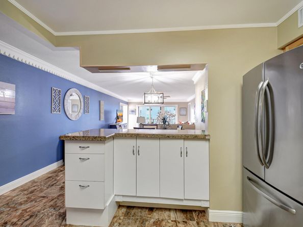 1206 S Lake Drive 504, Lantana FL 33462