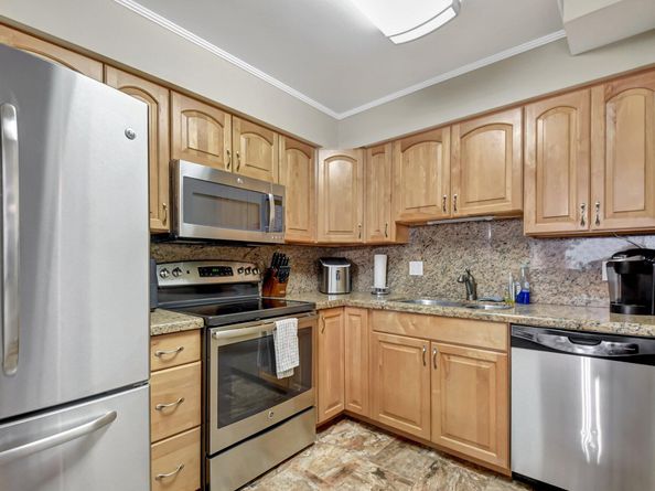 1206 S Lake Drive 504, Lantana FL 33462