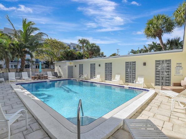 1206 S Lake Drive 504, Lantana FL 33462