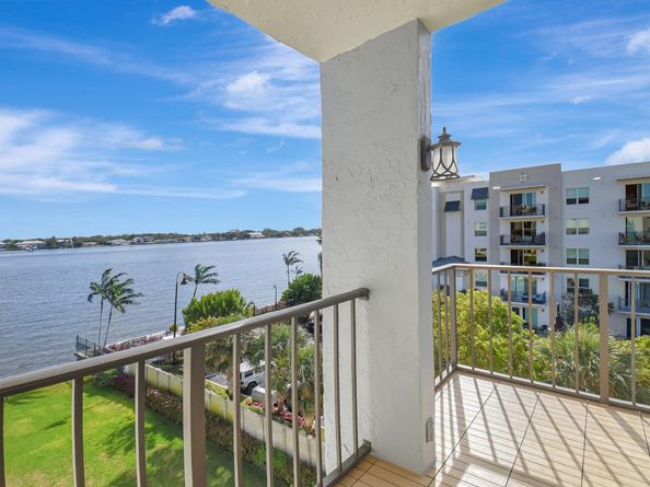 1206 S Lake Drive 504, Lantana FL 33462