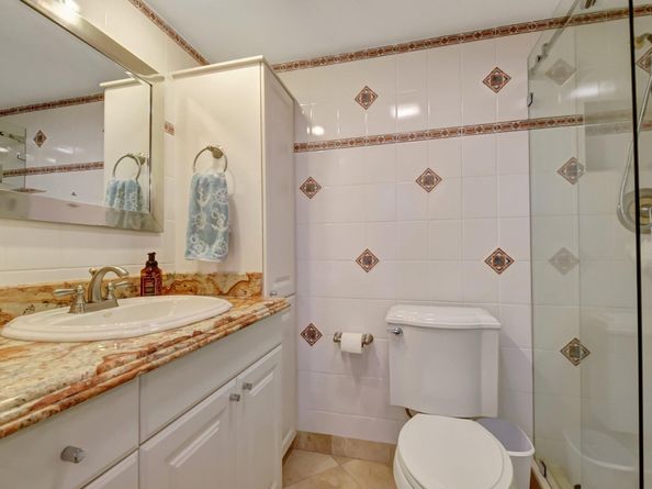 1206 S Lake Drive 504, Lantana FL 33462