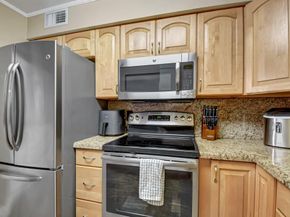 1206 S Lake Drive 504, Lantana FL 33462