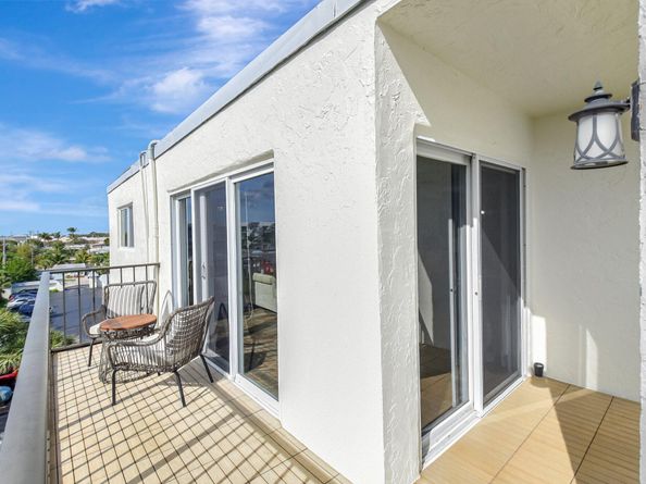 1206 S Lake Drive 504, Lantana FL 33462